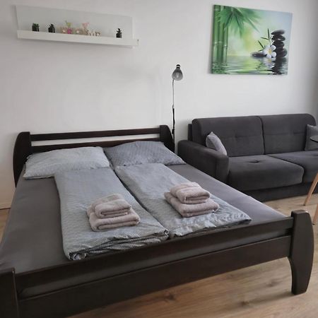Apartment Klimka With Balcony, Free Wifi And Free Parking 布拉迪斯拉发 外观 照片
